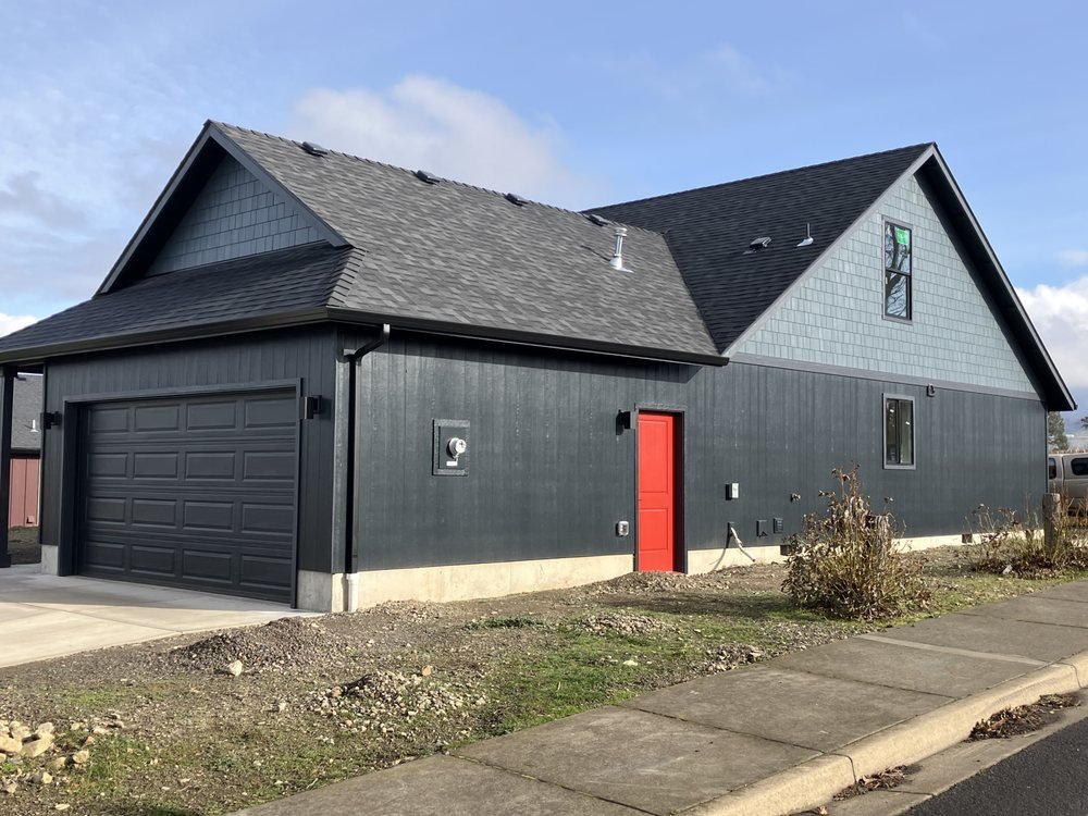 Custom home side elevation