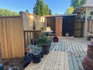 Cedar deck with privacy fence